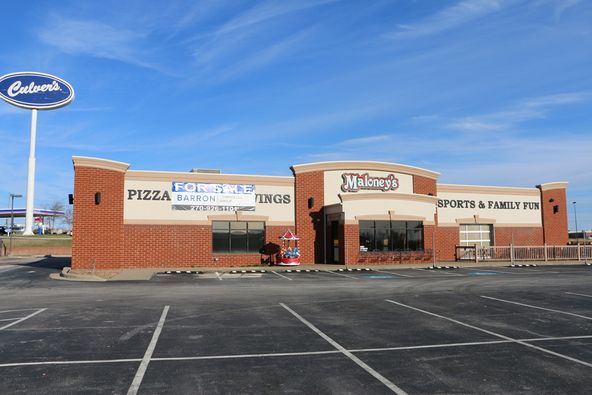 Fully Functional Stand Alone Restaurant - Prime Location: 3030 Highland Pointe Dr, Owensboro, KY 42303